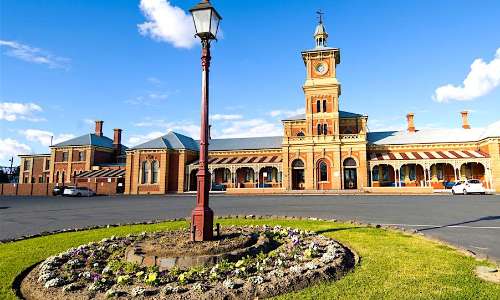 Falls Creek to Albury transfer snow coach service 